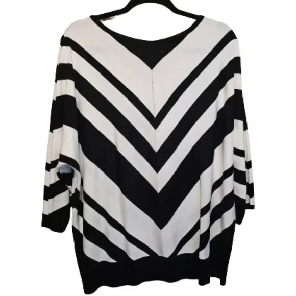 Maraschino V-neck Black and white Diagonal Striped Sweater. NWOT - Picture 4 of 6